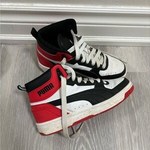 Just a few times used. Clean no wear and tear etc…